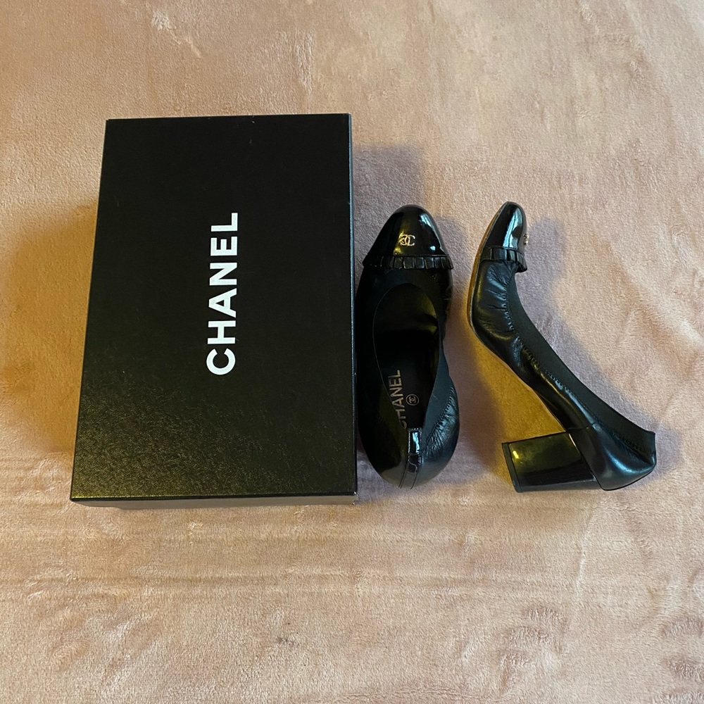 AUTHENTIC Chanel black heels size 8 1/2 - Picture 2 of 4